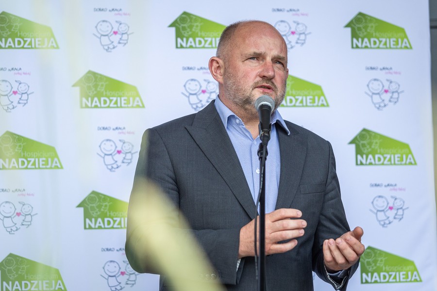 Wizyta marszałka Piotra Całbeckiego w hospicjum „Nadzieja”, fot. Szymon Zdziebło/tarantoga.pl dla UMWKP