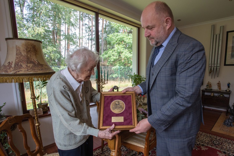 Wanda Helena Hadrysiak otrzymała marszałkowski złoty medal Unitas Durat Palatinatus Cuiaviano-Pomeraniensis, fot. Mikołaj Kuras dla UMWKP
