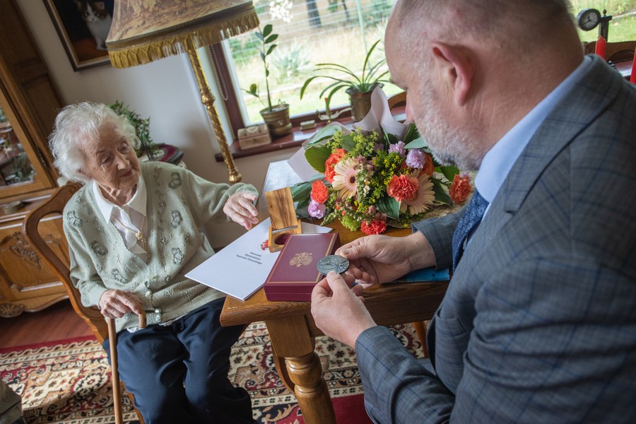 Wanda Helena Hadrysiak otrzymała marszałkowski złoty medal Unitas Durat Palatinatus Cuiaviano-Pomeraniensis, fot. Mikołaj Kuras dla UMWKP