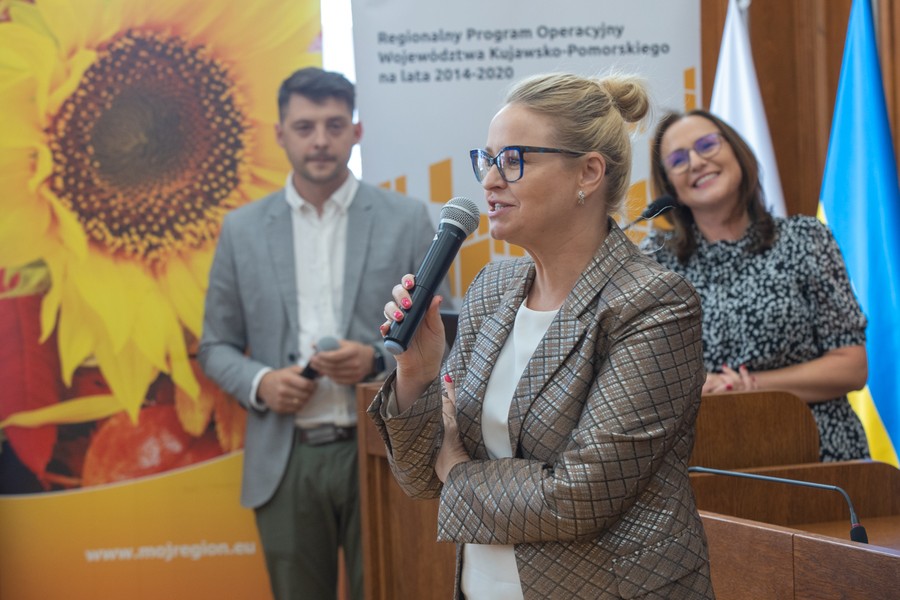 Uroczystość przekazania umów o dofinansowanie projektów, fot. Mikołaj Kuras dla UMWKP