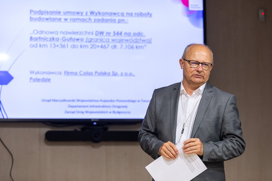 Podpisanie umowy na modernizację DW 544 , fot. Szymon Zdziebło/tarantoga.pl dla UMWKP