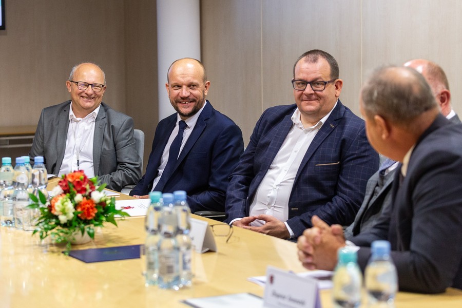 Podpisanie umowy na modernizację DW 544 , fot. Szymon Zdziebło/tarantoga.pl dla UMWKP