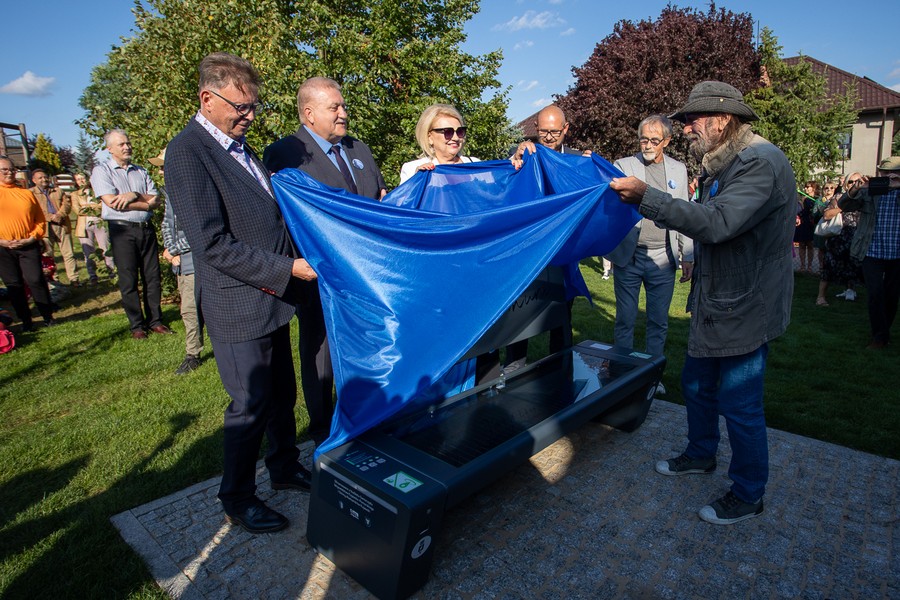 Odsłonięcie ławeczki Edwarda Stachury, 22. Spotkania Poetów „Biała lokomotywa”, fot. Mikołaj Kuras dla UMWKP