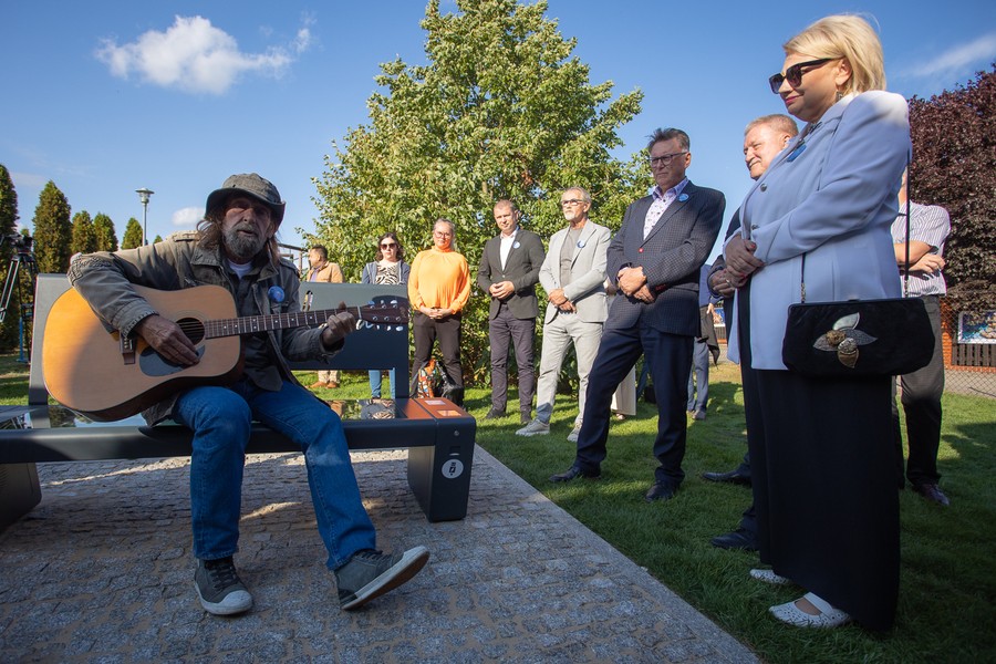 Odsłonięcie ławeczki Edwarda Stachury, 22. Spotkania Poetów „Biała lokomotywa”, fot. Mikołaj Kuras dla UMWKP