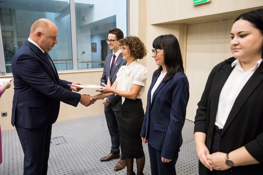 Ślubowanie pracowników Urzędu Marszałkowskiego, fot. Andrzej Goiński/UMWKP