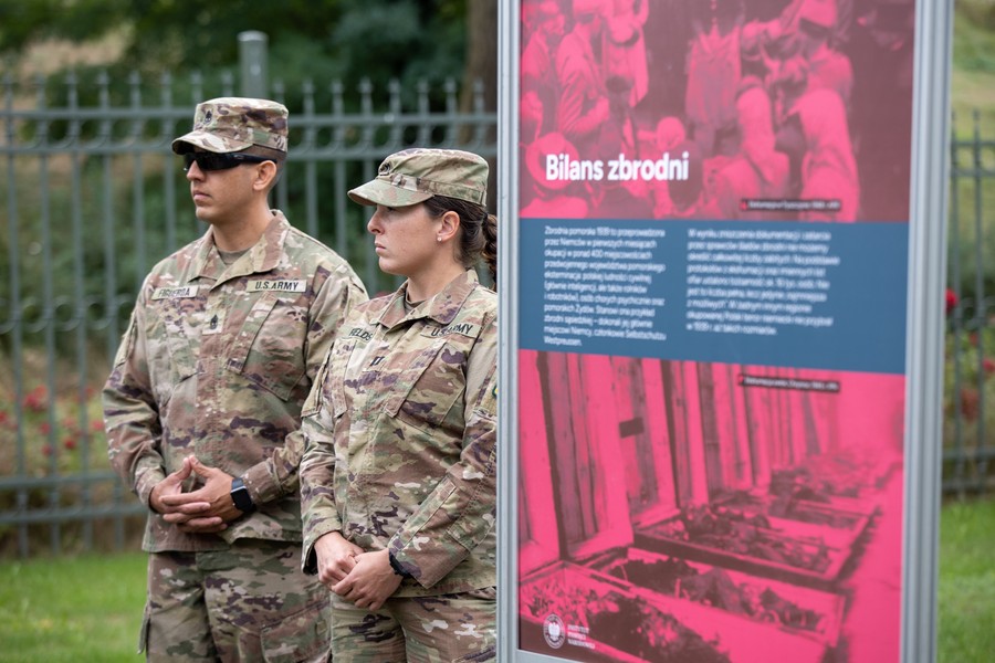 Uroczystości pod pomnikiem Pamięci Ofiar Zbrodni Pomorskiej 1939, fot. Mikołaj Kuras dla UMWKP