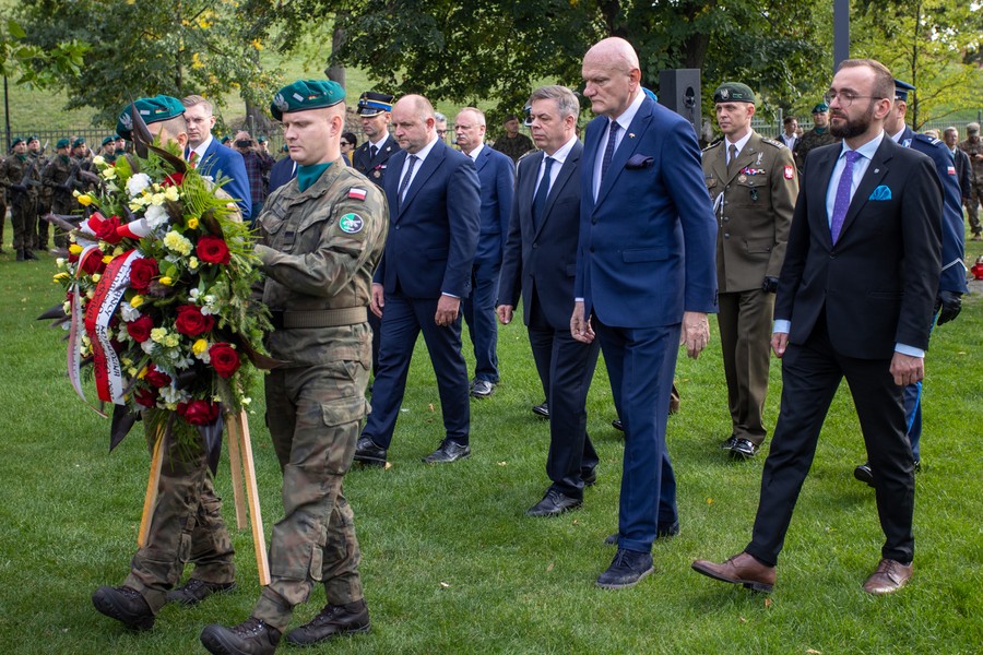 Uroczystości pod pomnikiem Pamięci Ofiar Zbrodni Pomorskiej 1939, fot. Mikołaj Kuras dla UMWKP