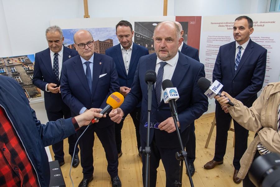 Briefing prasowy marszałka Piotra Całbeckiego i podpisanie listu intencyjnego w sprawie przedstawicielstwa w Grudziądzu, fot. Mikołaj Kuras dla UMWKP