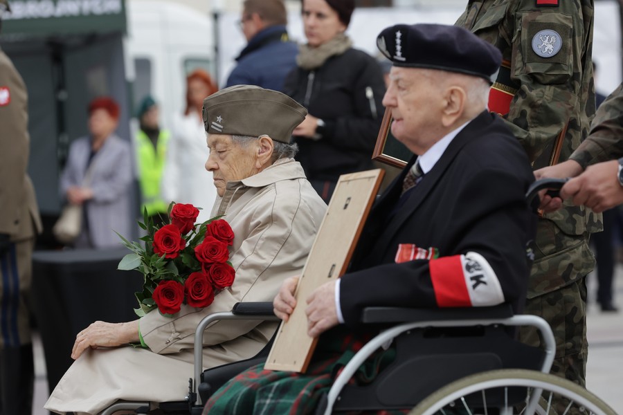 Nadanie sztandaru jednostce Inspektoratu Wsparcia Sił Zbrojnych w Bydgoszczy, fot. Tomasz Czachorowski/eventphoto.com.pl dla UMWKP