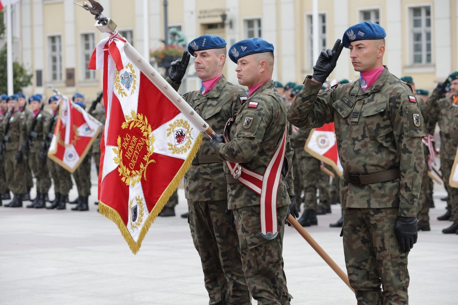 Nadanie sztandaru jednostce Inspektoratu Wsparcia Sił Zbrojnych w Bydgoszczy, fot. Tomasz Czachorowski/eventphoto.com.pl dla UMWKP