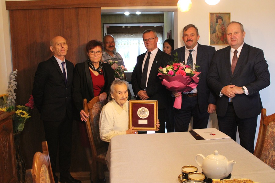 Wręczenie medalu Unitas Durat Ewie Władysławie Grabowskiej, fot. Urząd Gminy Ciechocin