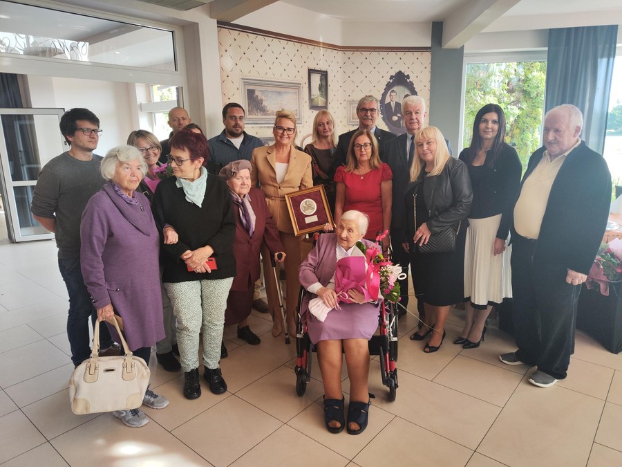 Wręczenie medalu Unitas Durat pani Irenie Ruszkowskiej, fot. UMWKP