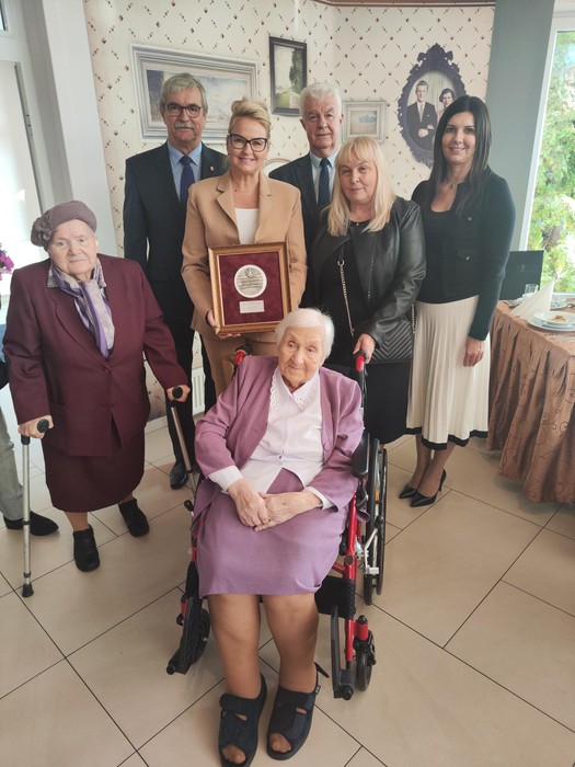 Wręczenie medalu Unitas Durat pani Irenie Ruszkowskiej, fot. UMWKP