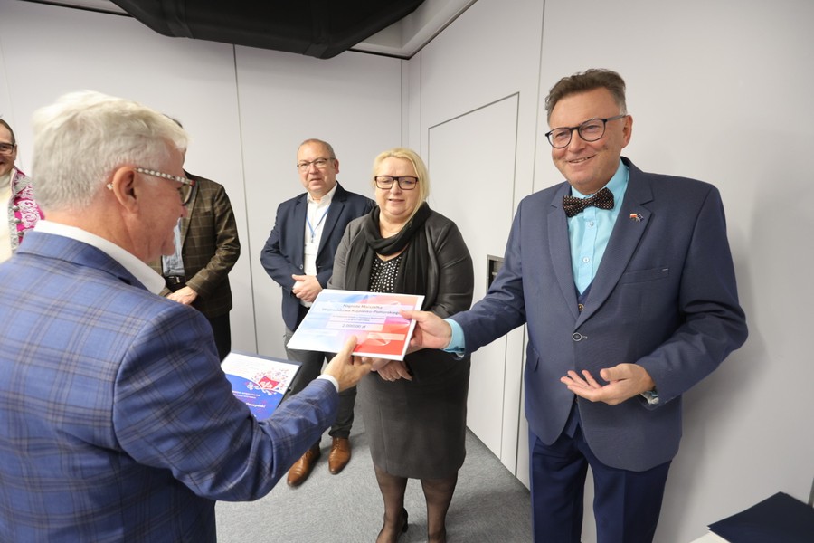 Wręczenie nagród laureatom konkursu na najlepszą książkę o tematyce regionalnej, fot. Mikołaj Kuras dla UMWKP