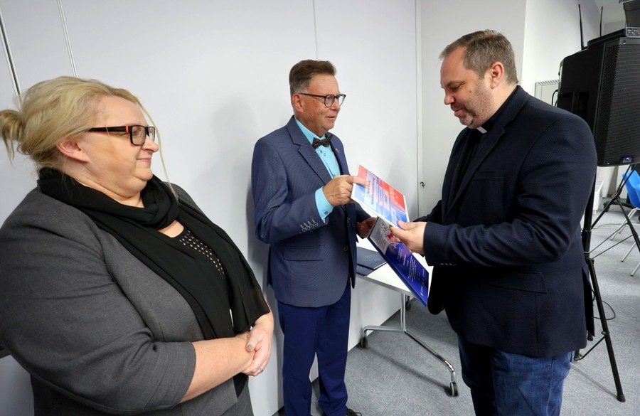 Wręczenie nagród laureatom konkursu na najlepszą książkę o tematyce regionalnej, fot. Mikołaj Kuras dla UMWKP