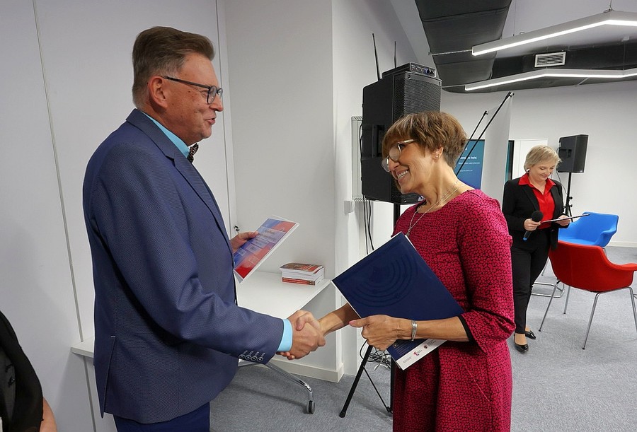 Wręczenie nagród laureatom konkursu na najlepszą książkę o tematyce regionalnej, fot. Mikołaj Kuras dla UMWKP