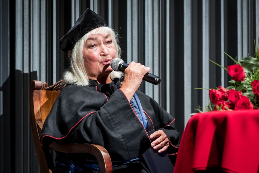 Maestra Stefania Toczyska odbiera honorowy doktorat bydgoskiej Akademii Muzycznej, fot. Tomasz Czachorowski dla UMWKP