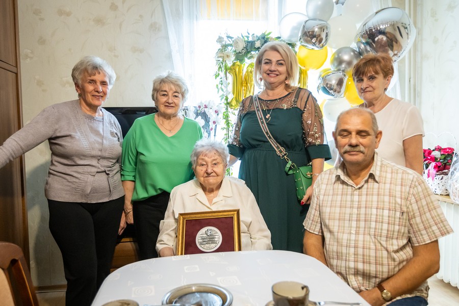 Wręczenie medalu Unitas Durat Cecylii Świerskiej, fot. Szymon Zdziebło /tarantoga.pl dla UMWKP