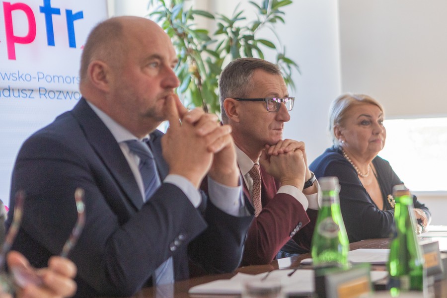 Instrumenty finansowe dla Kujaw i Pomorza, ceremonia podpisania umowy, fot. Mikołaj Kuras dla UMWKP