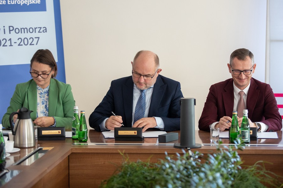 Instrumenty finansowe dla Kujaw i Pomorza, ceremonia podpisania umowy, fot. Mikołaj Kuras dla UMWKP