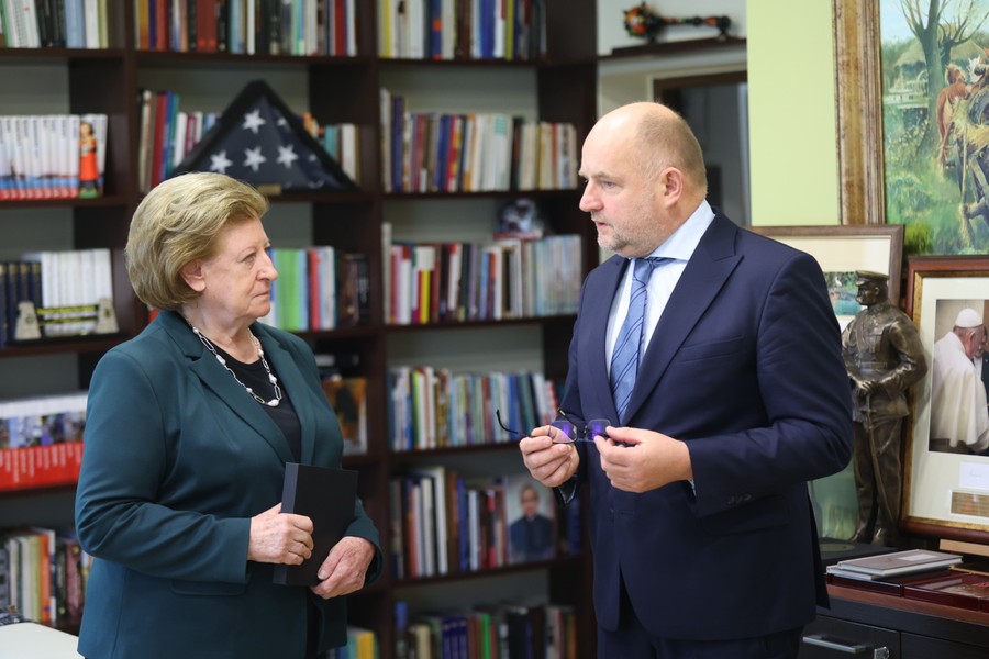 Spotkanie marszałka Piotra Całbeckiego z profesor Hanną Suchocką, 30 października 2023, fot. Mikołaj Kuras dla UMWKP