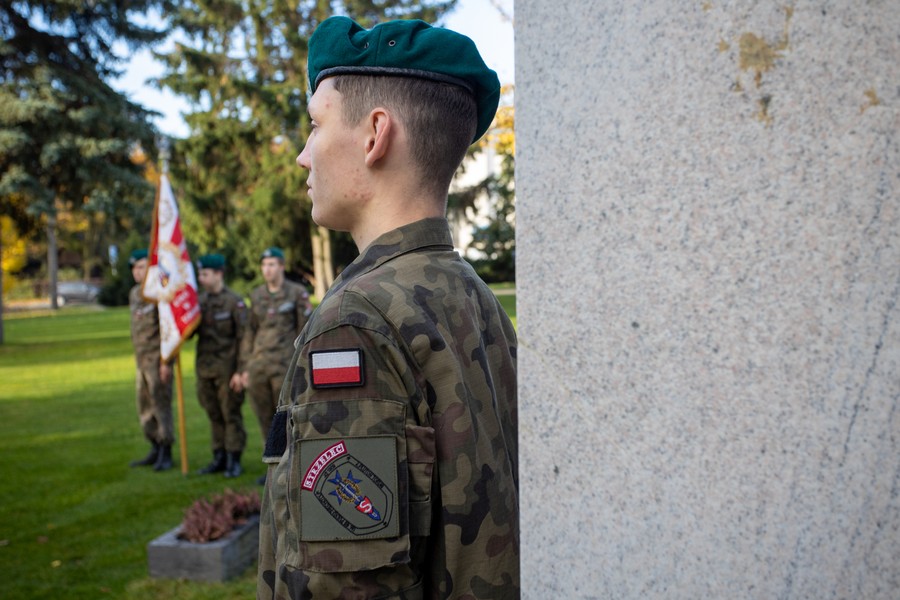 Ceremonia zapalenia zniczy w toruńskim Parku Pamięci, fot. Mikołaj Kuras dla UMWKP