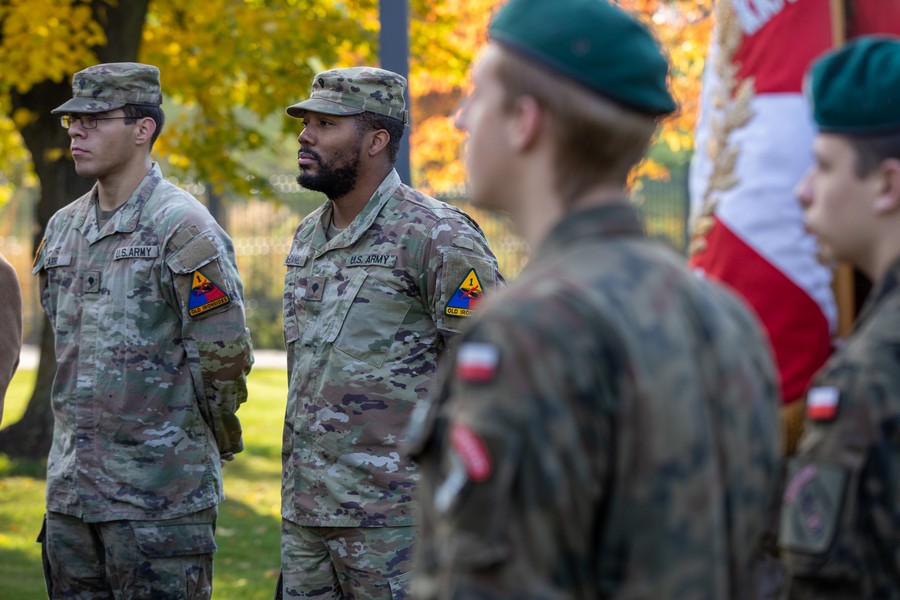 Ceremonia zapalenia zniczy w toruńskim Parku Pamięci, fot. Mikołaj Kuras dla UMWKP