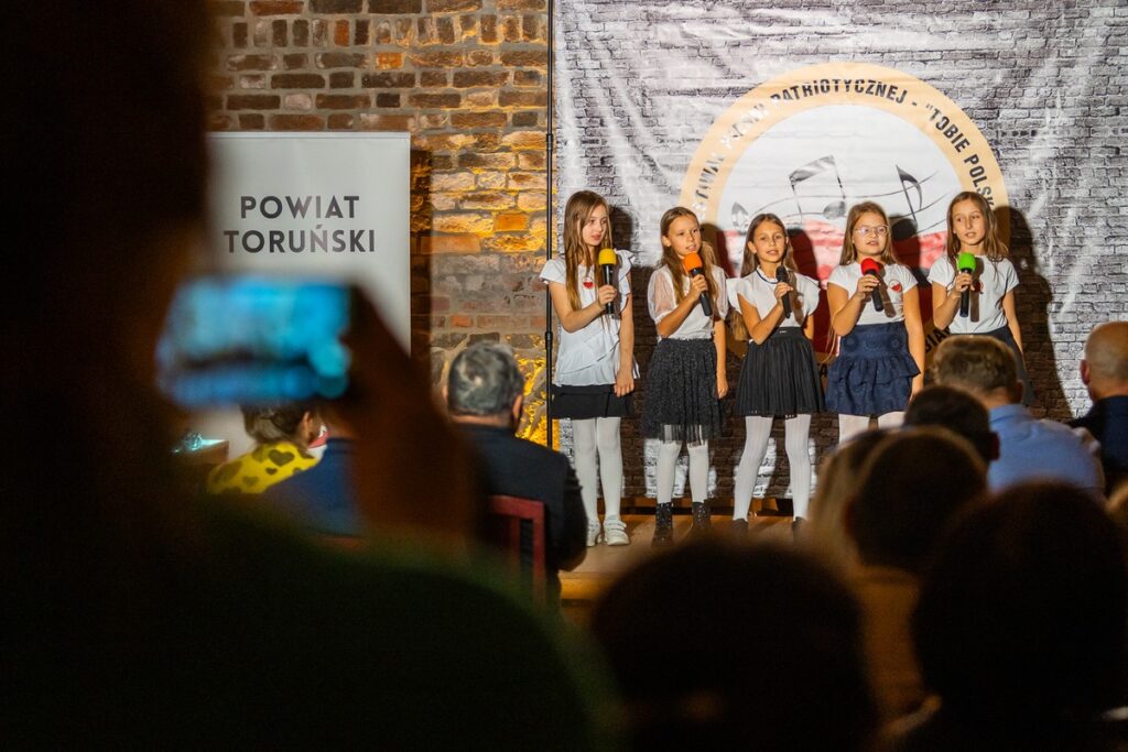 Wojewódzki Festiwal Pieśni Patriotycznej „Tobie Polsko”, fot. Szymon Zdziebło/tarantoga.pl dla UMWKP