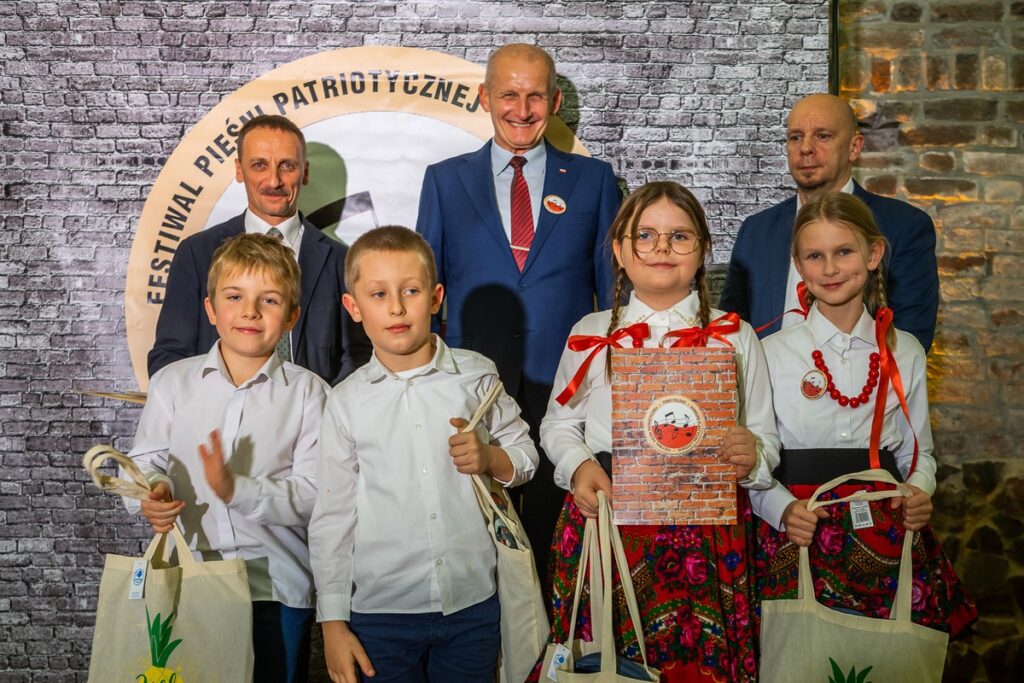 Wojewódzki Festiwal Pieśni Patriotycznej „Tobie Polsko”, fot. Szymon Zdziebło/tarantoga.pl dla UMWKP