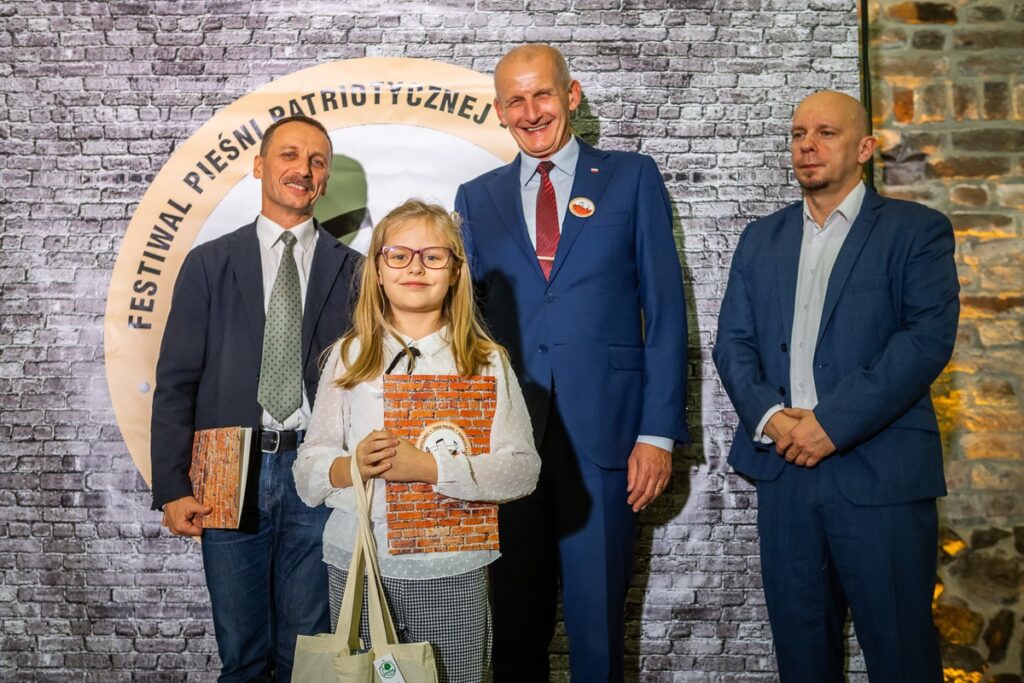 Wojewódzki Festiwal Pieśni Patriotycznej „Tobie Polsko”, fot. Szymon Zdziebło/tarantoga.pl dla UMWKP