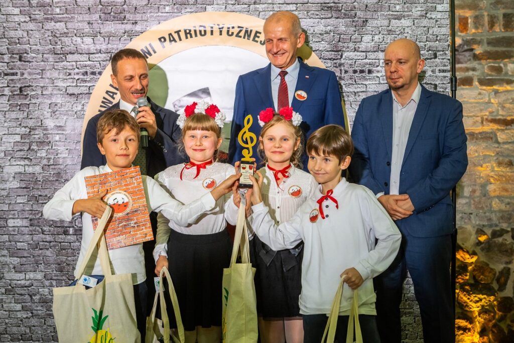 Wojewódzki Festiwal Pieśni Patriotycznej „Tobie Polsko”, fot. Szymon Zdziebło/tarantoga.pl dla UMWKP