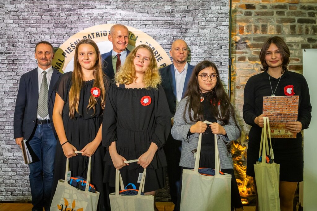 Wojewódzki Festiwal Pieśni Patriotycznej „Tobie Polsko”, fot. Szymon Zdziebło/tarantoga.pl dla UMWKP