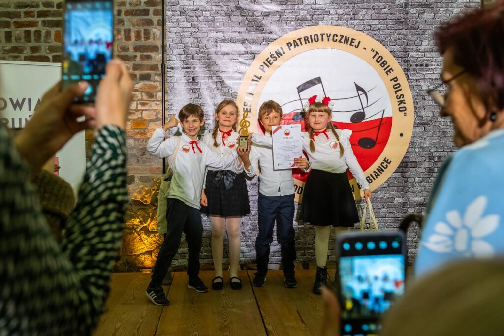 Wojewódzki Festiwal Pieśni Patriotycznej „Tobie Polsko”, fot. Szymon Zdziebło/tarantoga.pl dla UMWKP