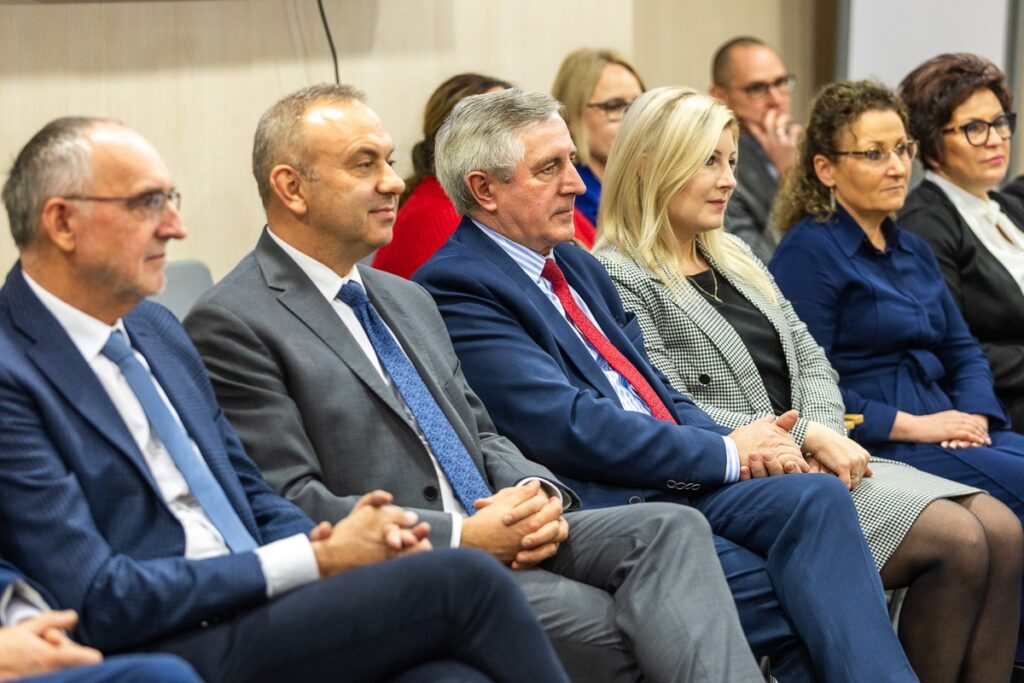 Wręczenie umów PROW, 9 listopada 2023, fot. Szymon Zdziebło/tarantoga.pl dla UMWKP