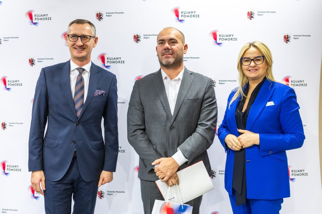 Wręczenie umów PROW, 9 listopada 2023, fot. Szymon Zdziebło/tarantoga.pl dla UMWKP