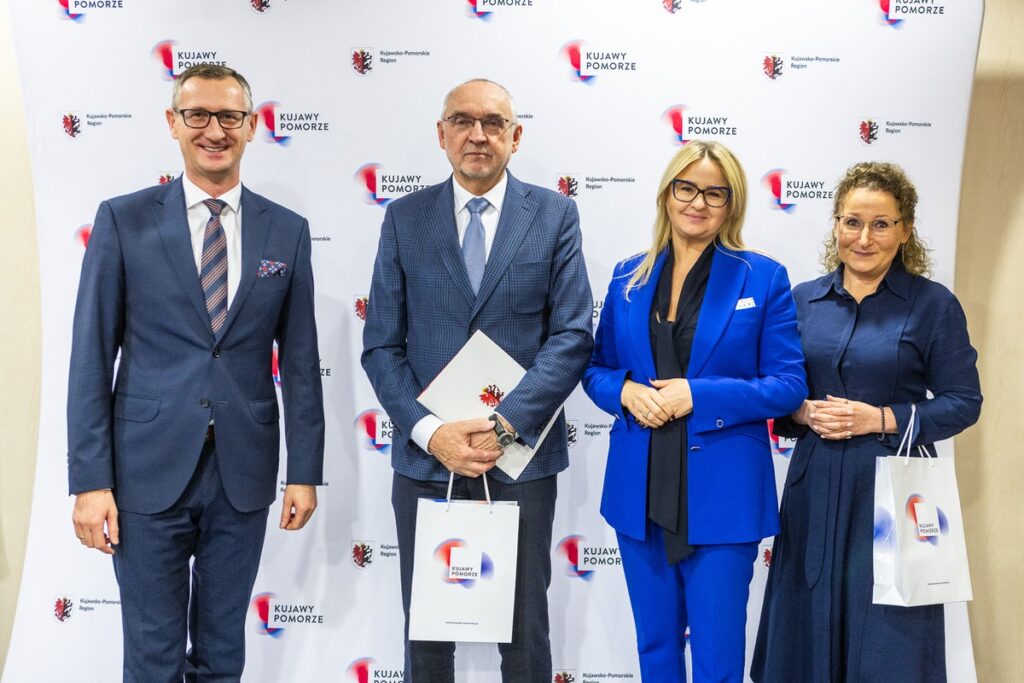 Wręczenie umów PROW, 9 listopada 2023, fot. Szymon Zdziebło/tarantoga.pl dla UMWKP