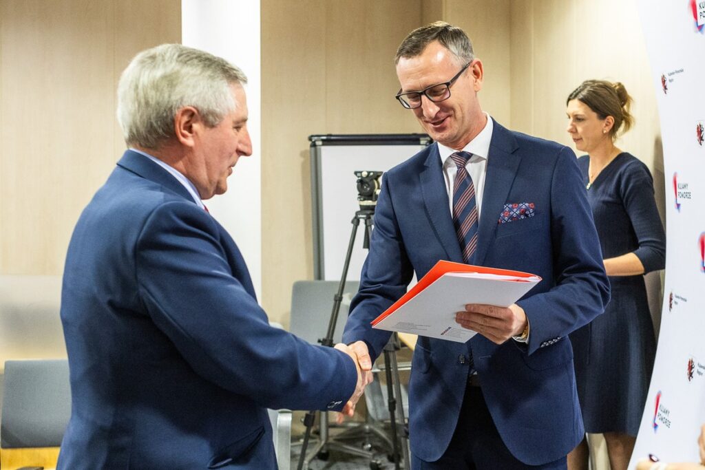 Wręczenie umów PROW, 9 listopada 2023, fot. Szymon Zdziebło/tarantoga.pl dla UMWKP