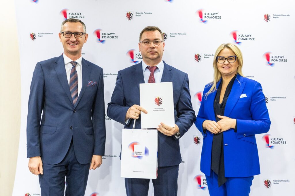 Wręczenie umów PROW, 9 listopada 2023, fot. Szymon Zdziebło/tarantoga.pl dla UMWKP