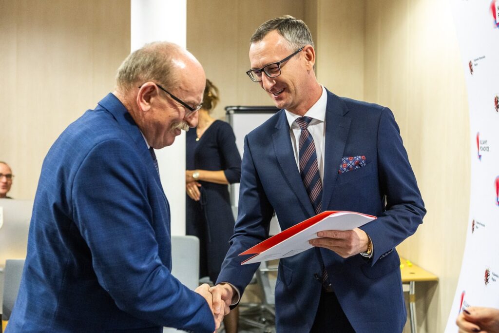 Wręczenie umów PROW, 9 listopada 2023, fot. Szymon Zdziebło/tarantoga.pl dla UMWKP