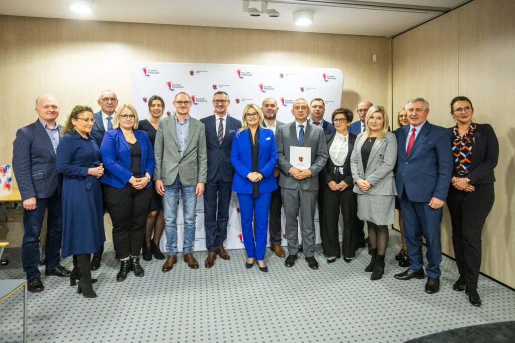 Wręczenie umów PROW, 9 listopada 2023, fot. Szymon Zdziebło/tarantoga.pl dla UMWKP