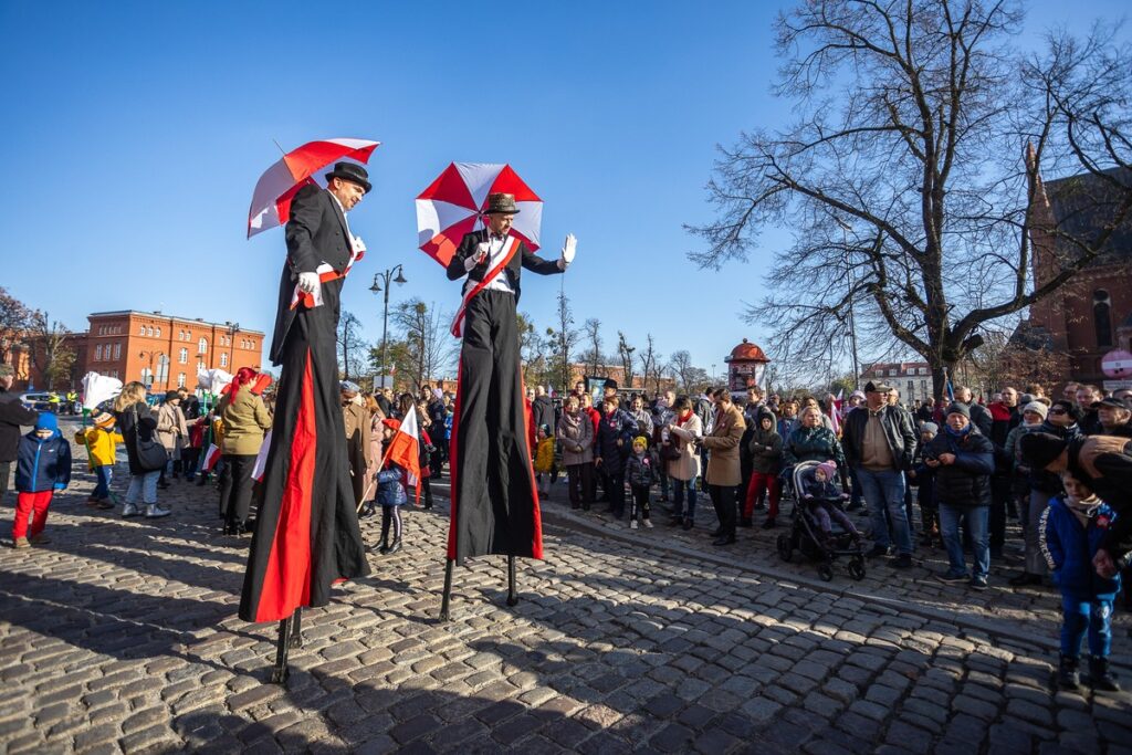 Wojewódzkie obchody Narodowego Święta Niepodległości w Toruniu, fot. Szymon Zdziebło/tanantoga.pl dla UMWKP