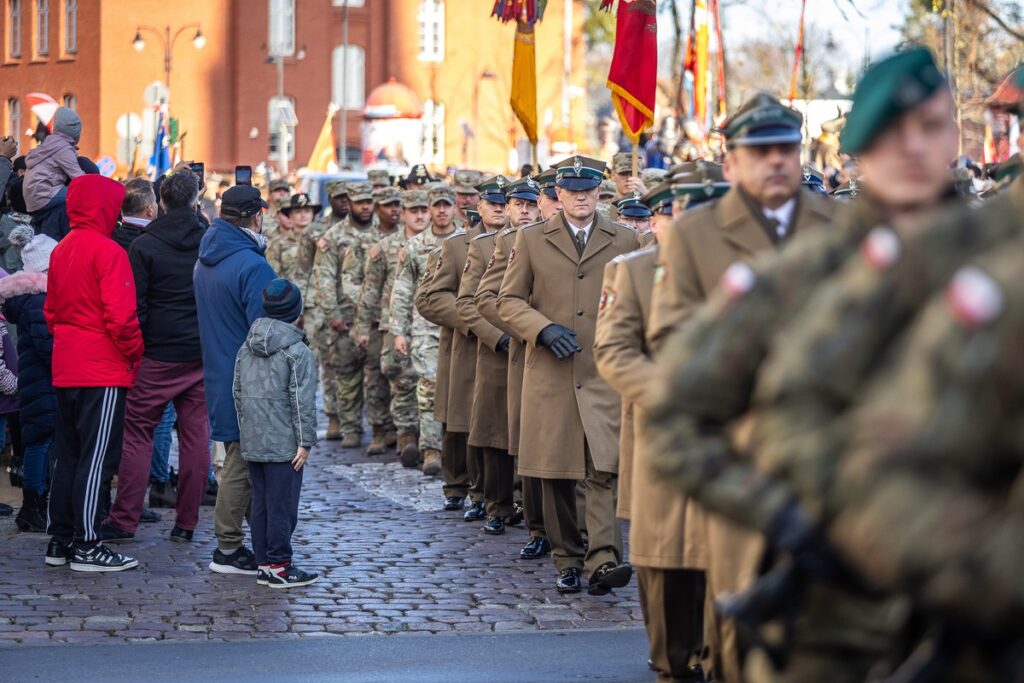 Wojewódzkie obchody Narodowego Święta Niepodległości w Toruniu, fot. Szymon Zdziebło/tanantoga.pl dla UMWKP
