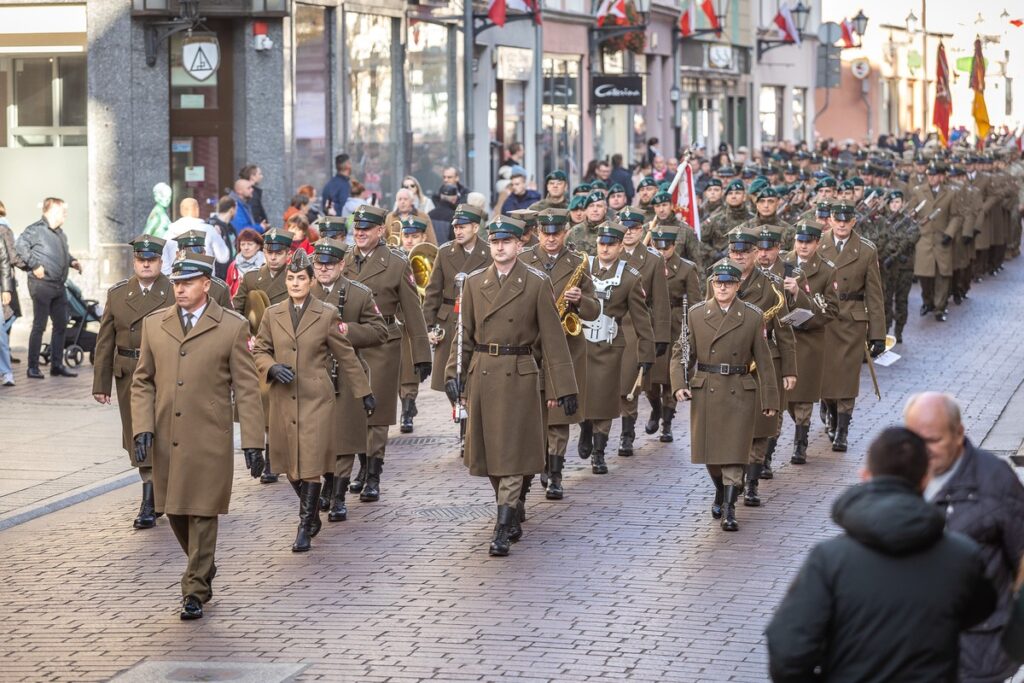Wojewódzkie obchody Narodowego Święta Niepodległości w Toruniu, fot. Szymon Zdziebło/tanantoga.pl dla UMWKP