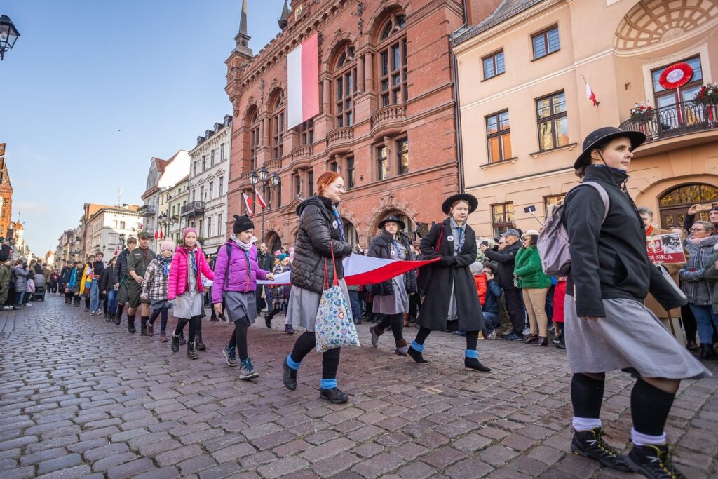 Wojewódzkie obchody Narodowego Święta Niepodległości w Toruniu, fot. Szymon Zdziebło/tanantoga.pl dla UMWKP