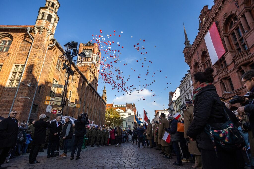 Wojewódzkie obchody Narodowego Święta Niepodległości w Toruniu, fot. Szymon Zdziebło/tanantoga.pl dla UMWKP