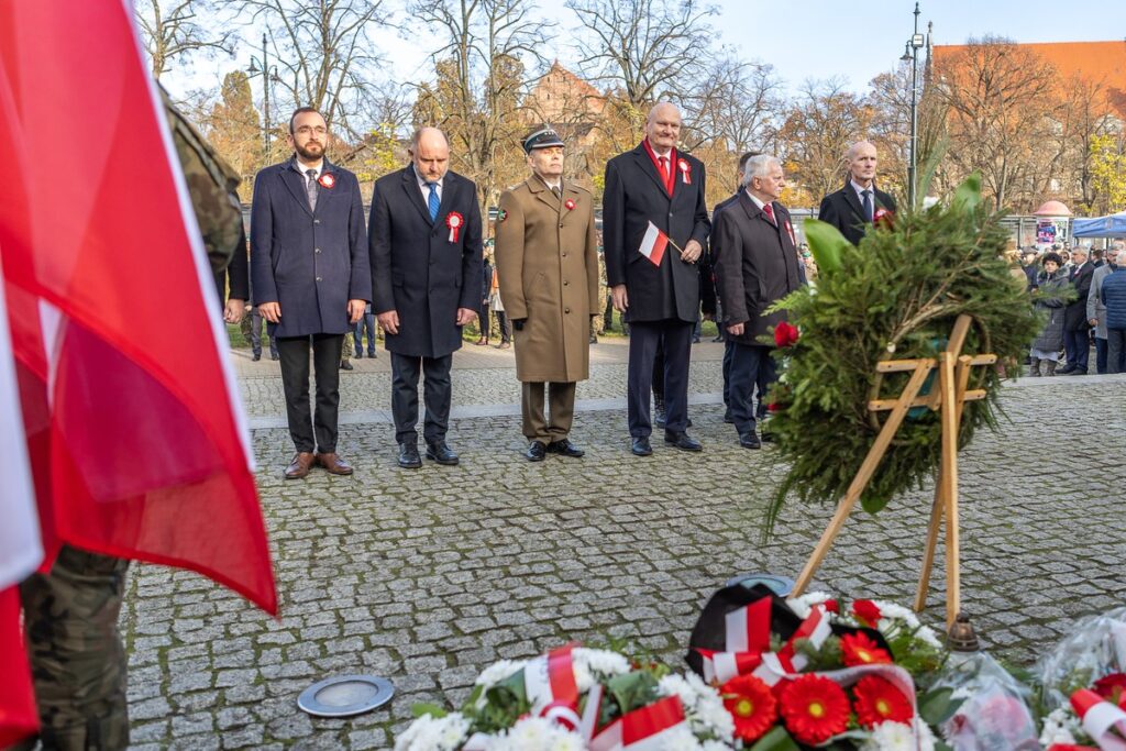 Wojewódzkie obchody Narodowego Święta Niepodległości w Toruniu, fot. Szymon Zdziebło/tanantoga.pl dla UMWKP
