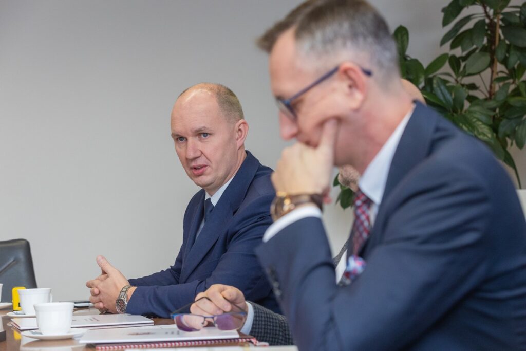 Podpisanie porozumień z Tucholskim Związkiem Powiatowo-Gminnym i Stowarzyszeniem OPPT Wąbrzeźna, fot. Mikołaj Kuras dla UMWKP