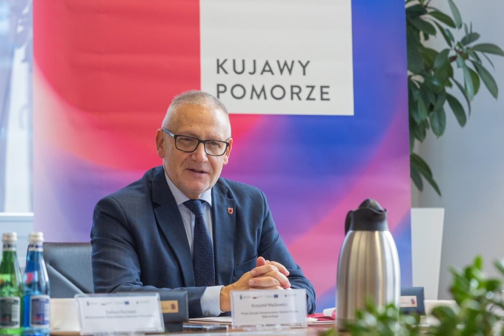 Podpisanie porozumień z Tucholskim Związkiem Powiatowo-Gminnym i Stowarzyszeniem OPPT Wąbrzeźna, fot. Mikołaj Kuras dla UMWKP