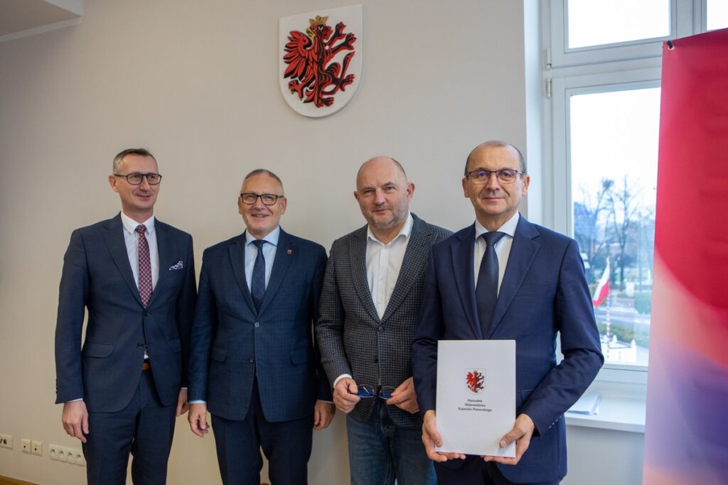 Podpisanie porozumień z Tucholskim Związkiem Powiatowo-Gminnym i Stowarzyszeniem OPPT Wąbrzeźna, fot. Mikołaj Kuras dla UMWKP