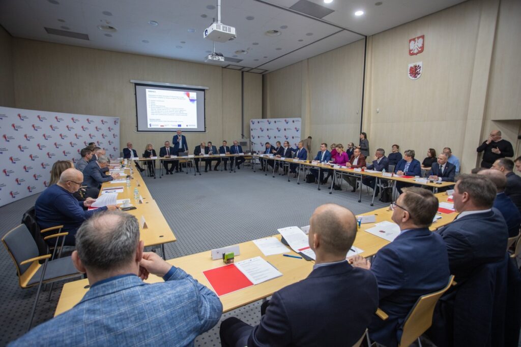 Podpisanie porozumień w sprawie udziału w projekcie „Dwujęzyczne przedszkolaki”, fot. Mikołaj Kuras dla UMWKP